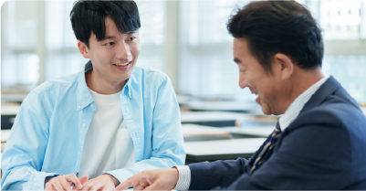 個別指導を受ける医学部予備校アビレックスのプレミアムオーダーコースの学生